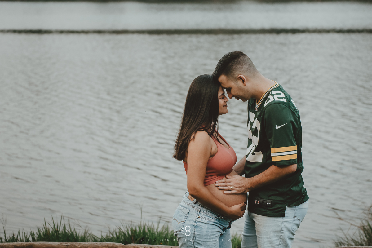 Fotografia de gestante diferente no parque do caro em são paulo zona leste