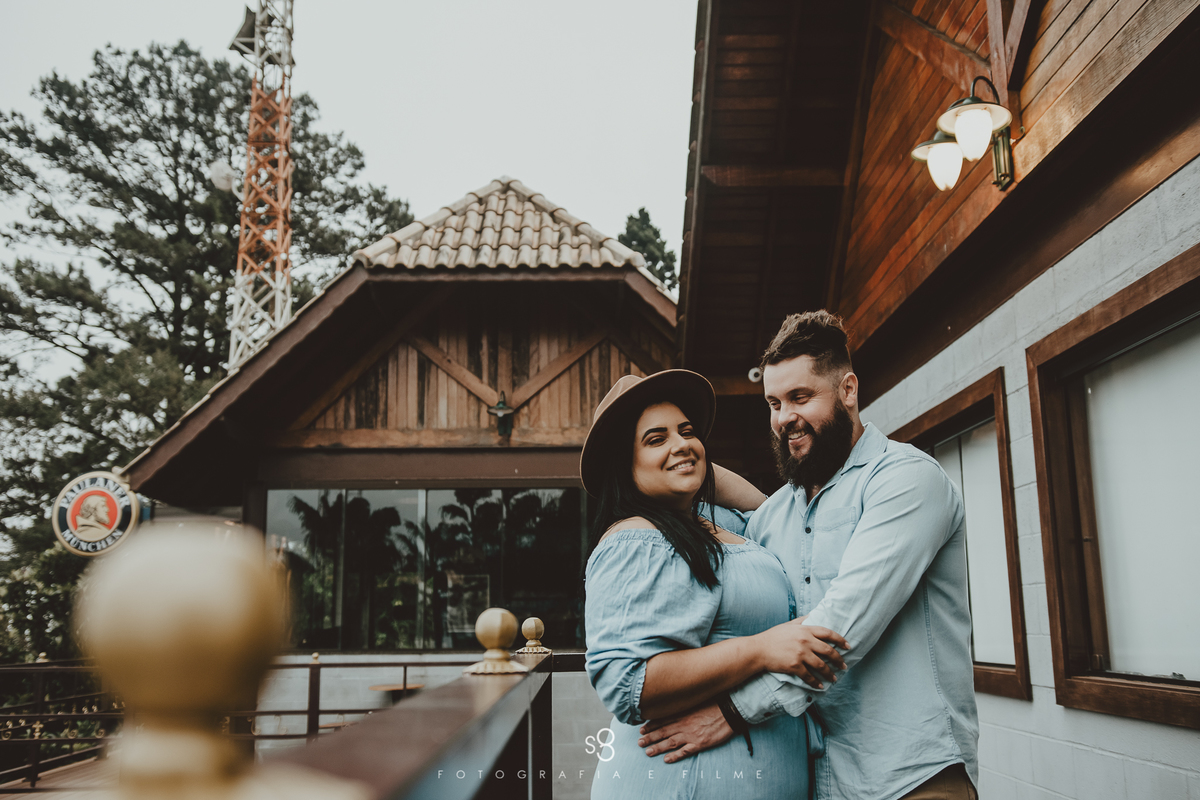 Fotografia de ensaio de casal no Deck Cantareira em Mairiporã