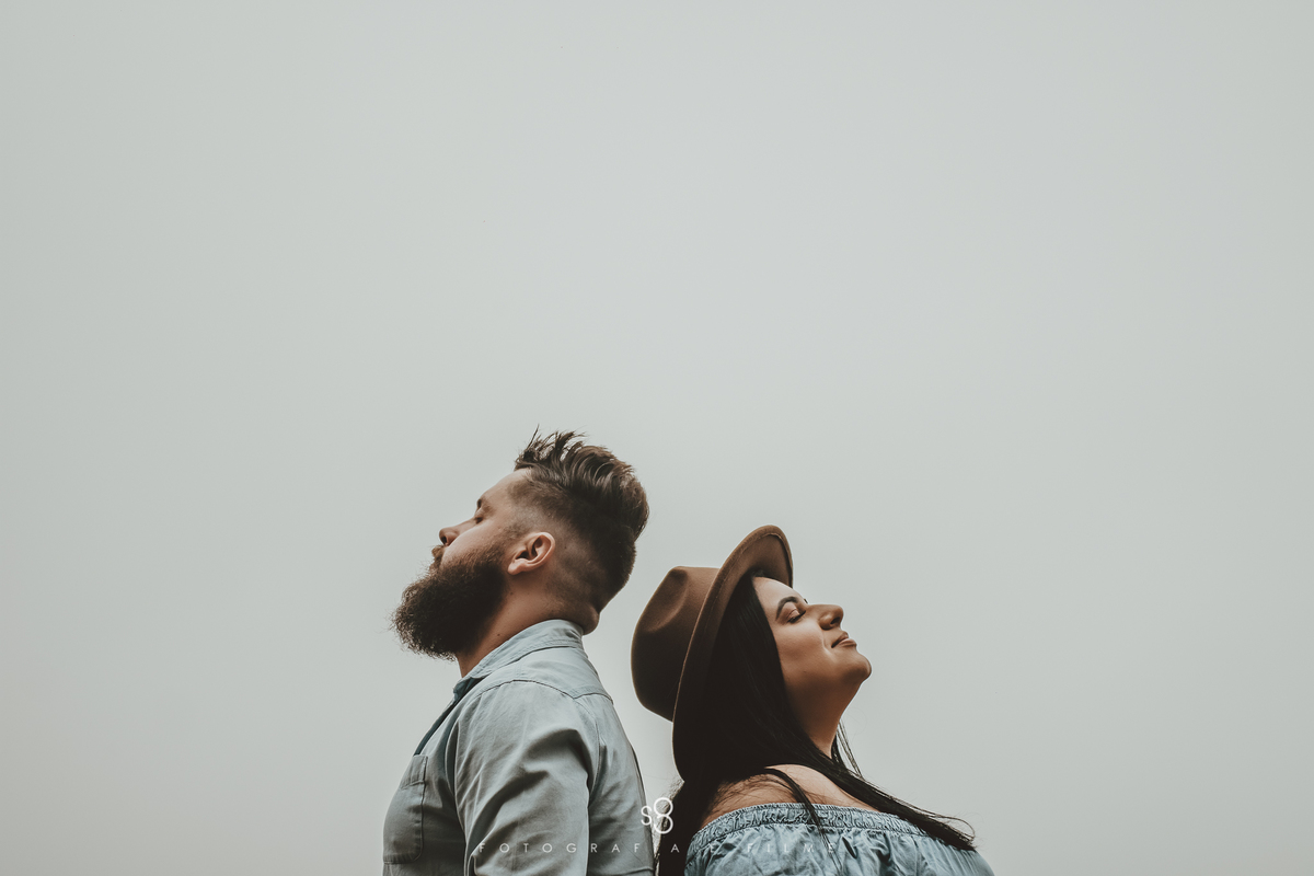 Fotografia diferente para ensaio pré casamento no Deck Steak House Mairiporã