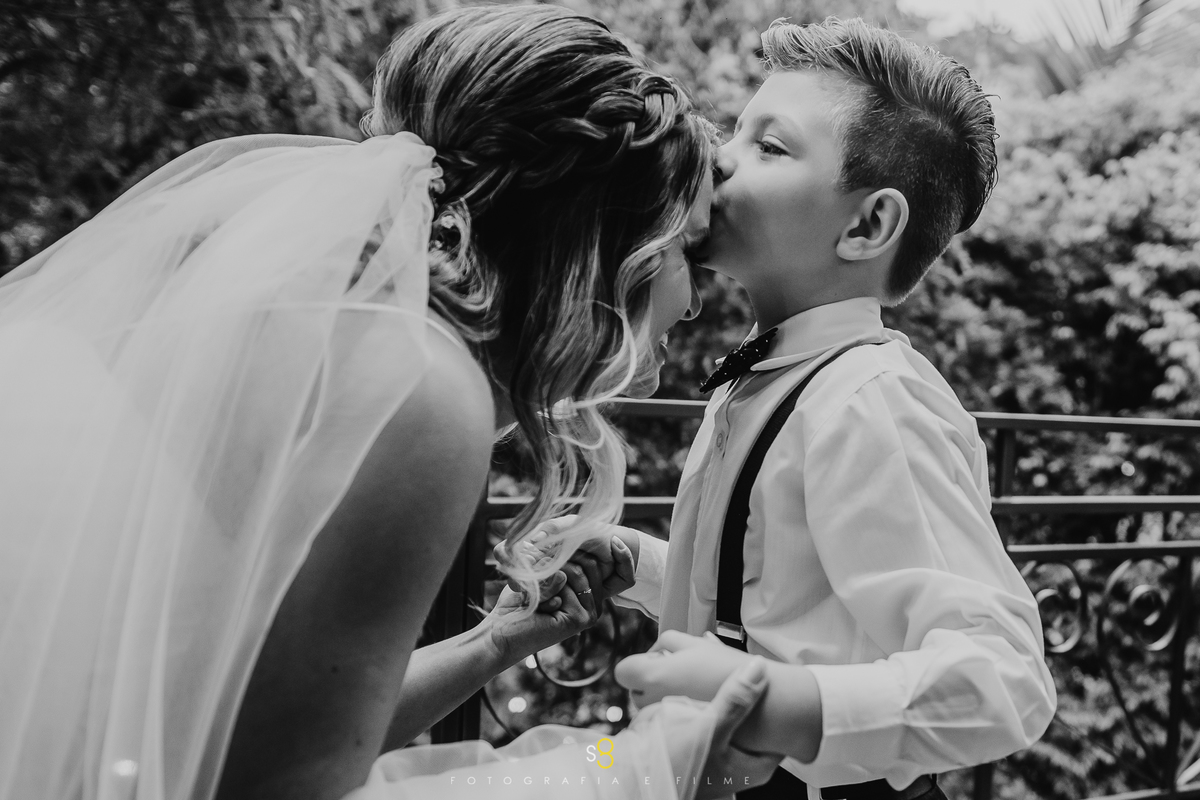 Fotografia de casamento em Mogi das Cruzes filho com a mãe em elopment wedding 