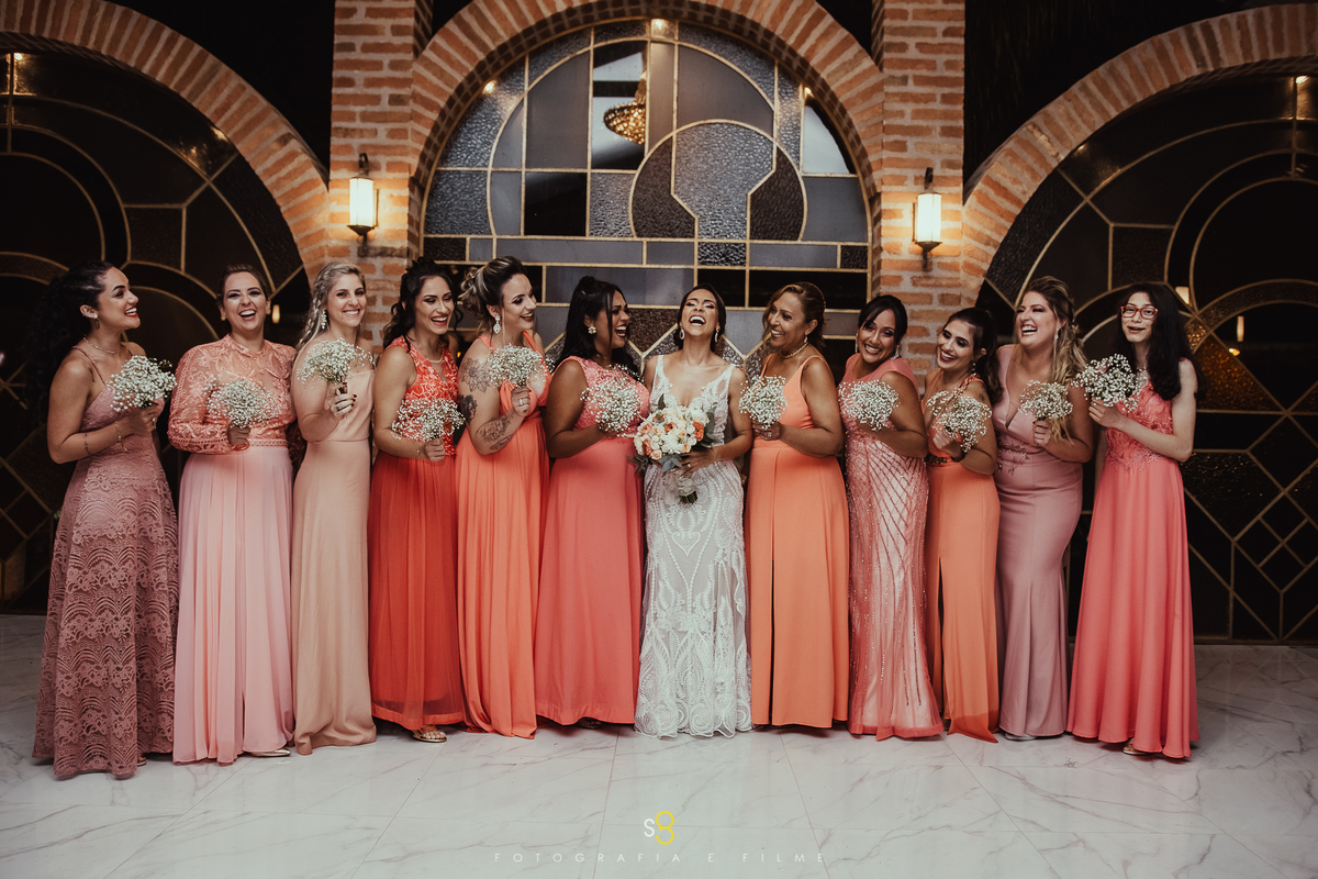 Fotografia de madrinhas com tons pastel e rosê em Mairiporã