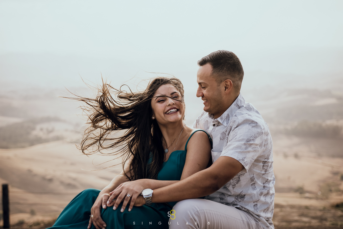 Fotografia de ensaio pré casamento no Mirante da Pedra da Bela Vista em Socorro