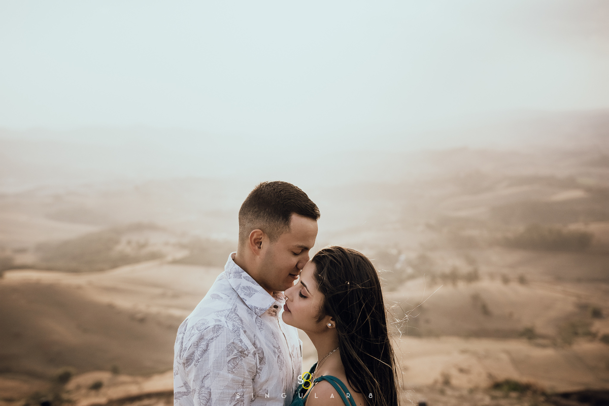 Fotografia de ensaio pré casamento no Mirante da Pedra da Bela Vista em SP