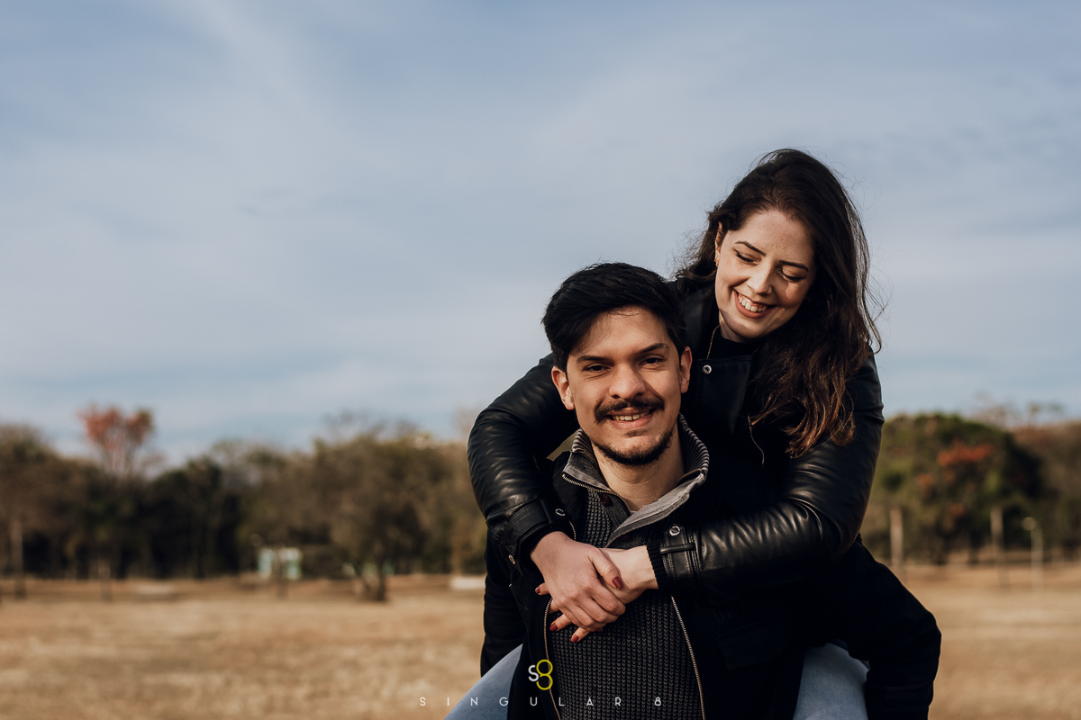 Fotografia de ensaio pré wedding em São Paulo com cachorro