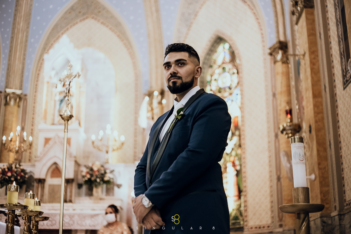 Fotografia da reação do noivo na cerimônia religiosa na Igreja da lapa