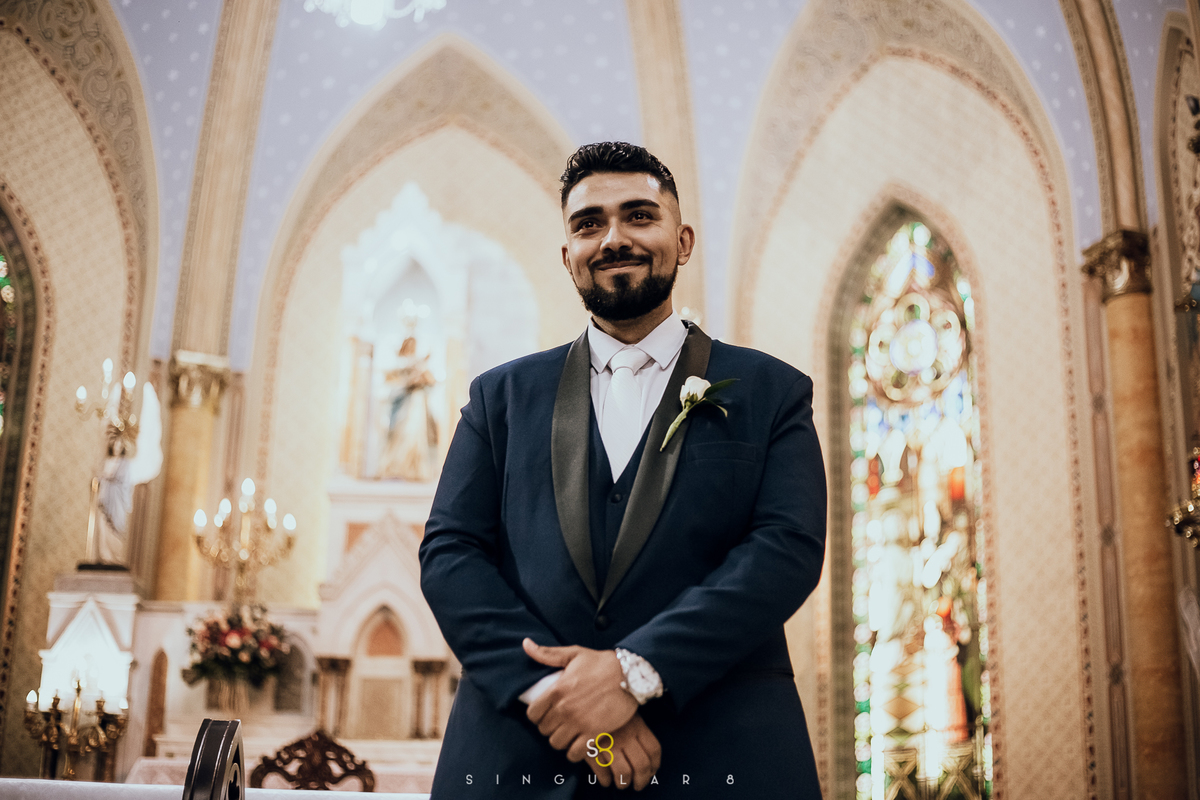 reação do noivo na entrada da noiva na cerimônia religiosa na Igreja da Lapa