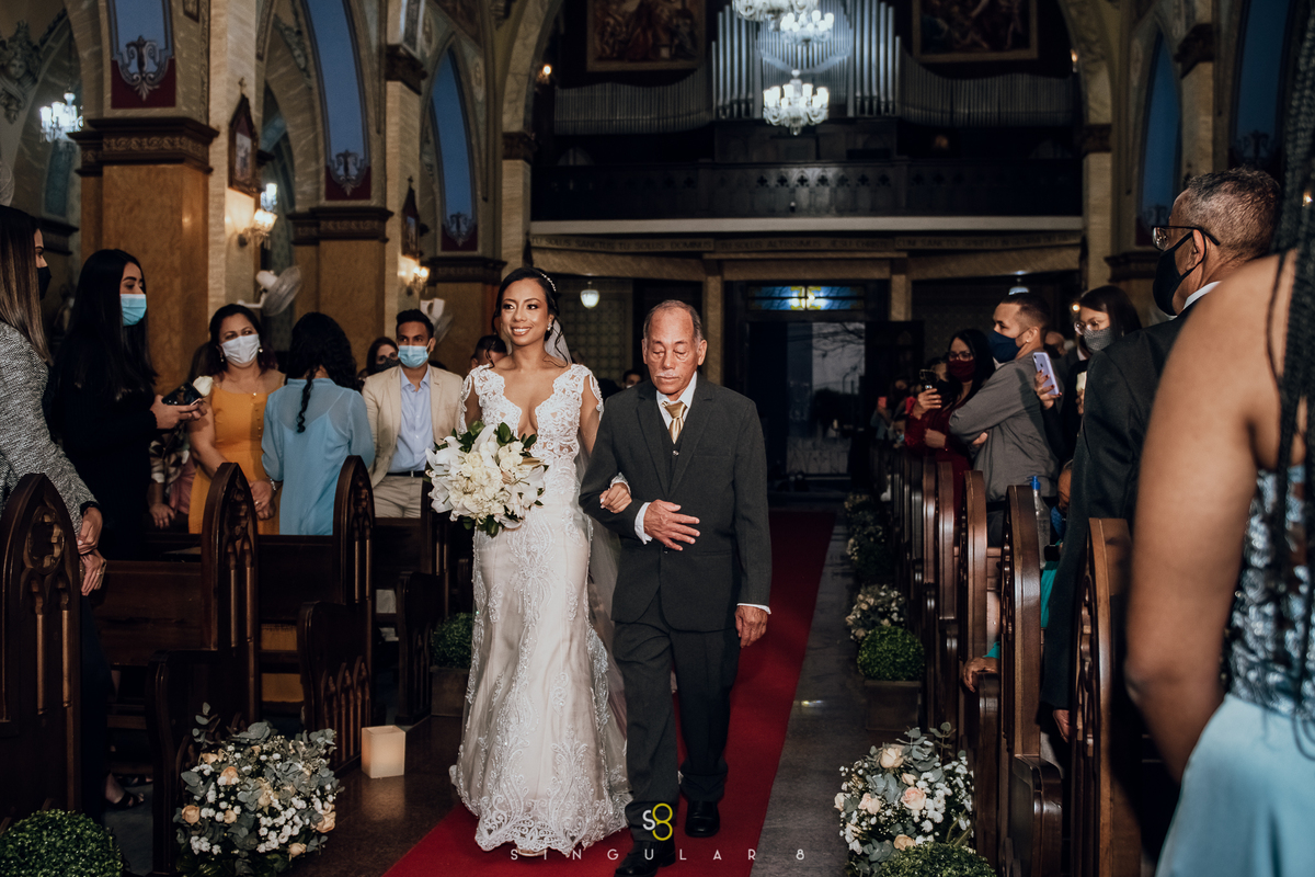 fotografia da entrada da noiva na igreja da lapa casamento religioso