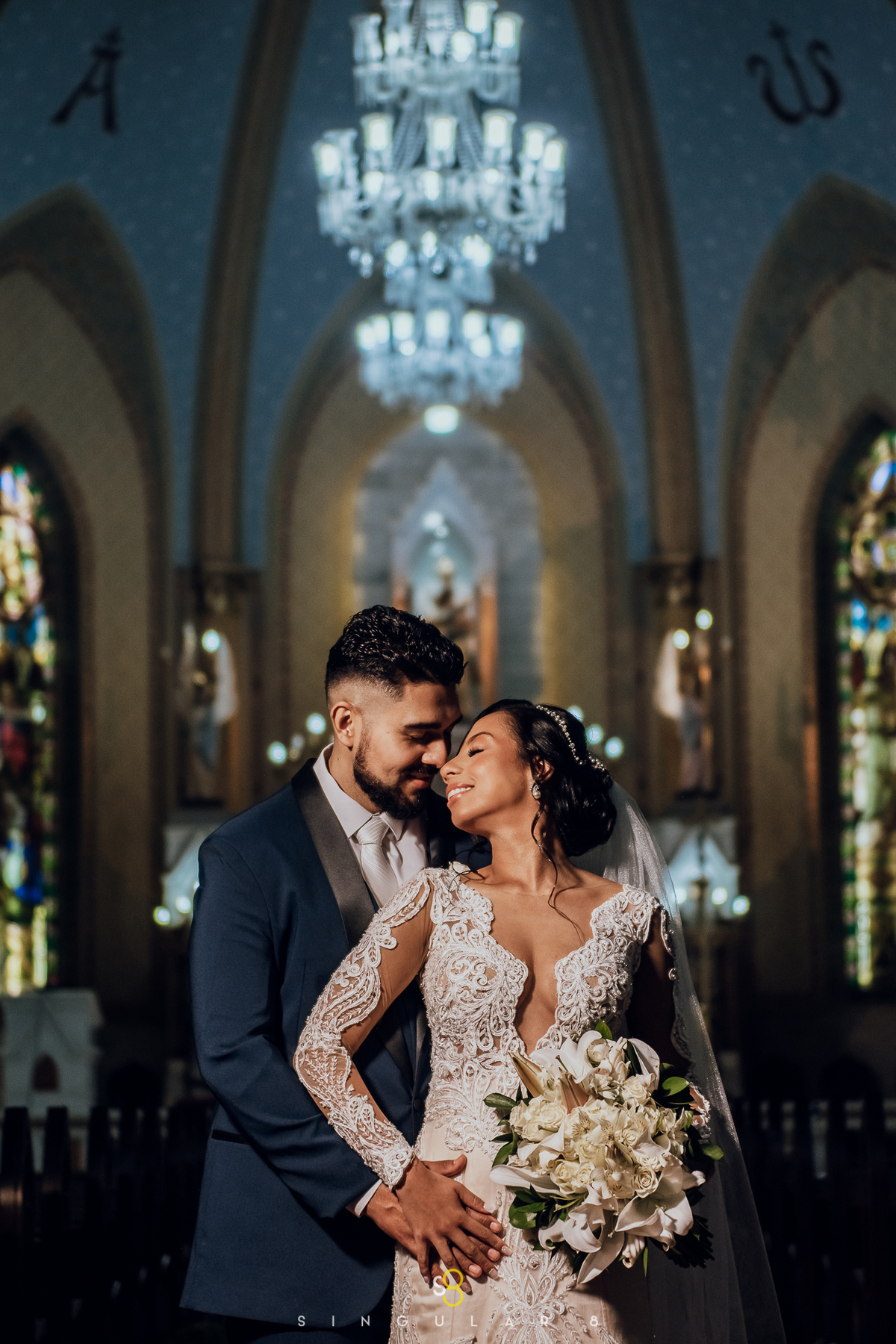 Fotografia posada  de casamento na Igreja Nossa Senhora da Lapa em São Paulo
