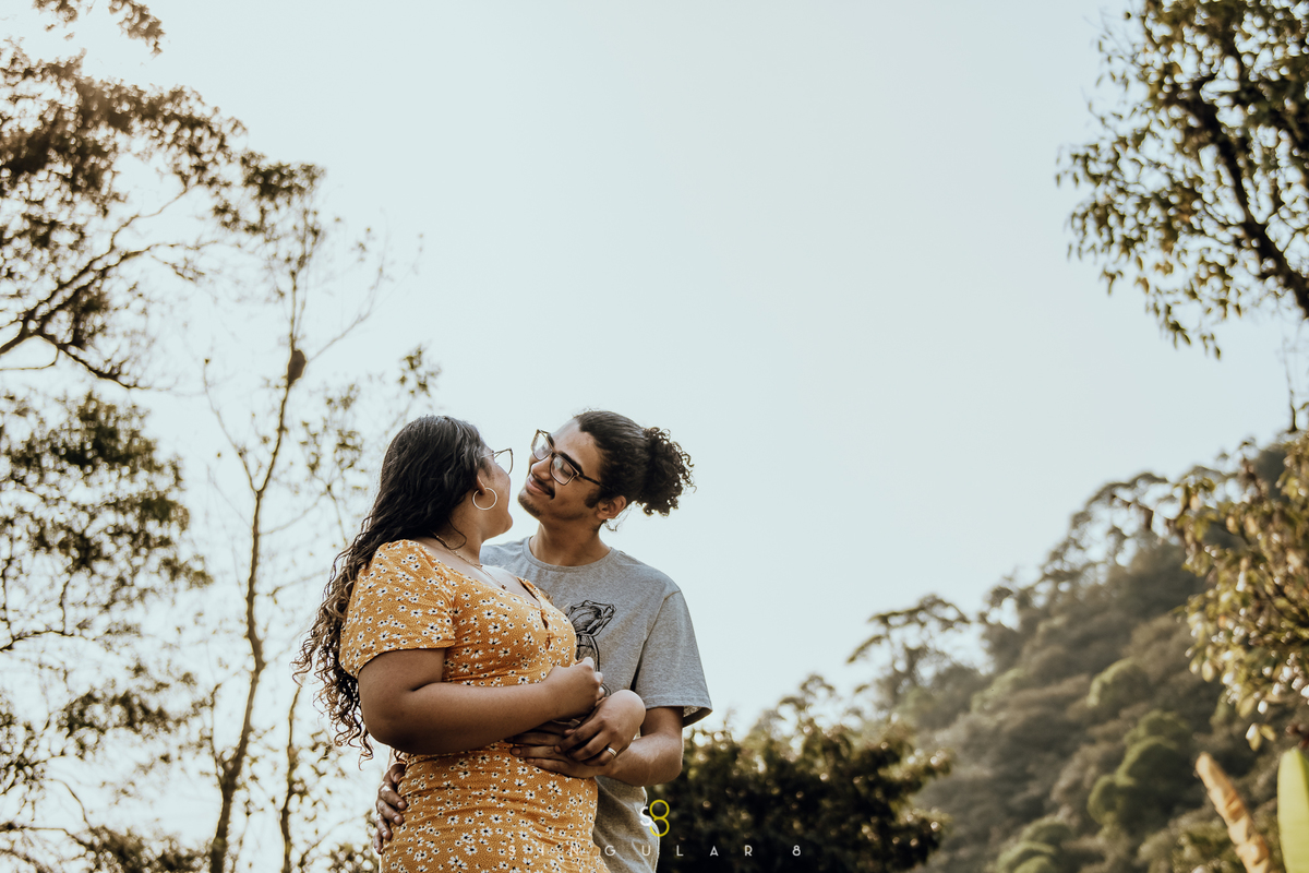 Fotografia de ensaio pré wedding em no pôr do sol Paranapiacaba