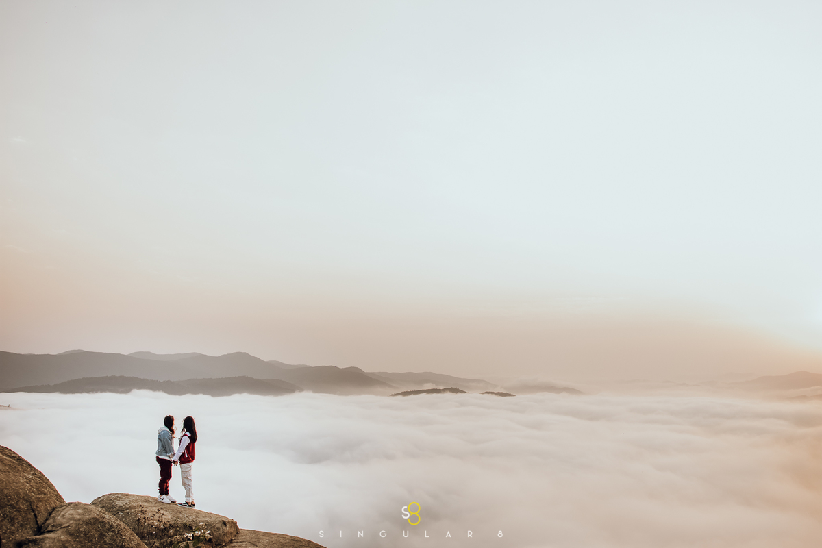 Fotografia de ensaio pré wedding lgbtqia no pico do olho dagua em mairiporã são paulo