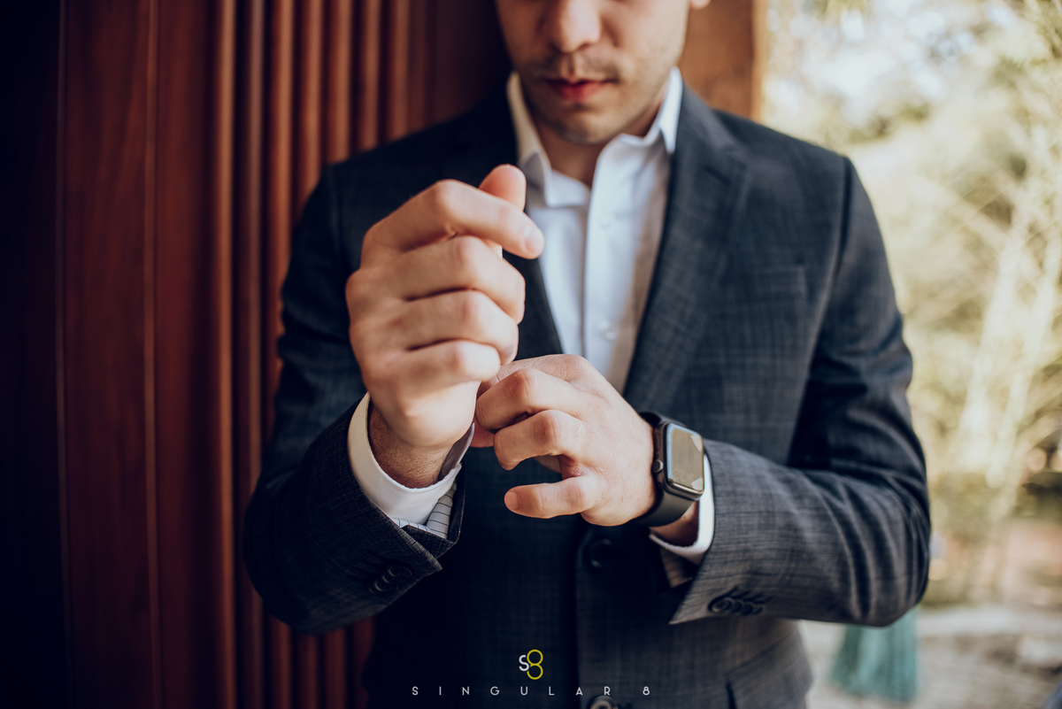 Fotografia do making of do noivo no  buffet callegari 