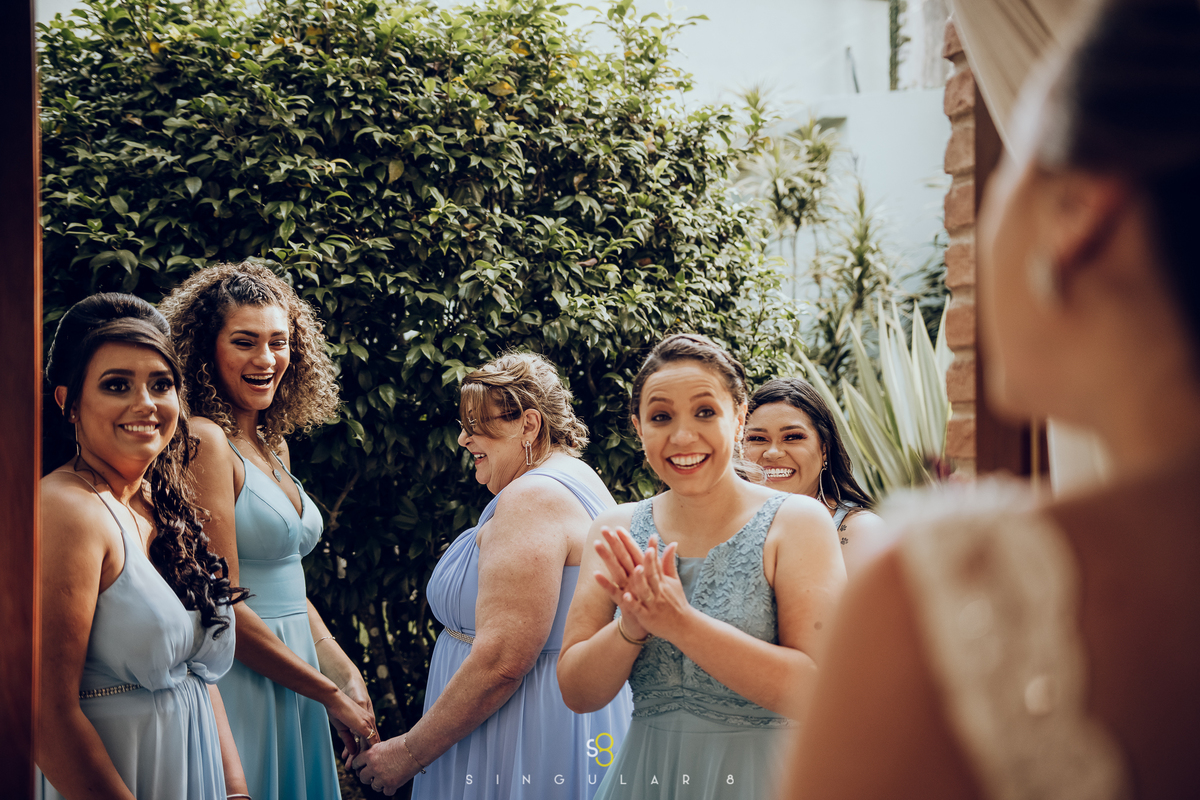 Fotógrafo para First look com as madrinhas no casamento no Recanto Callegari Mairiporã