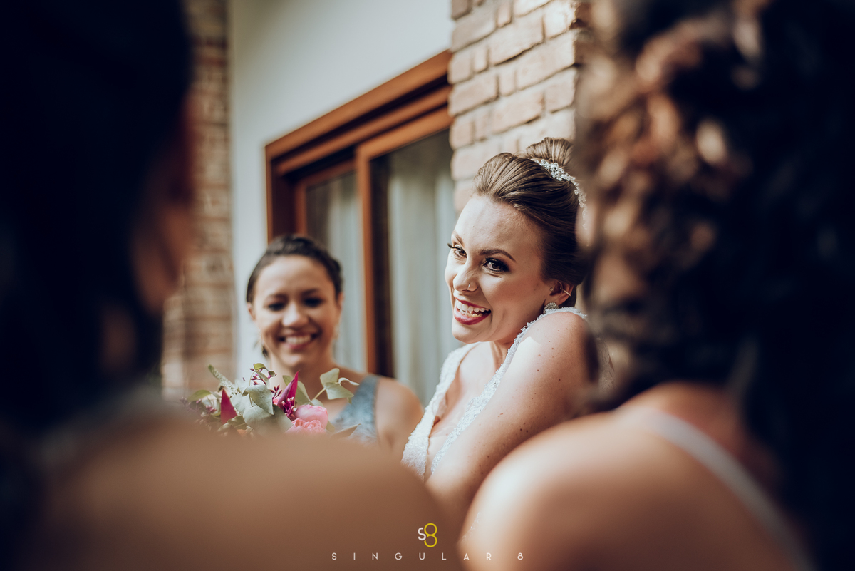 Fotografia de first look com as madrinhas no recanto callegari buffet callegari mairiporã