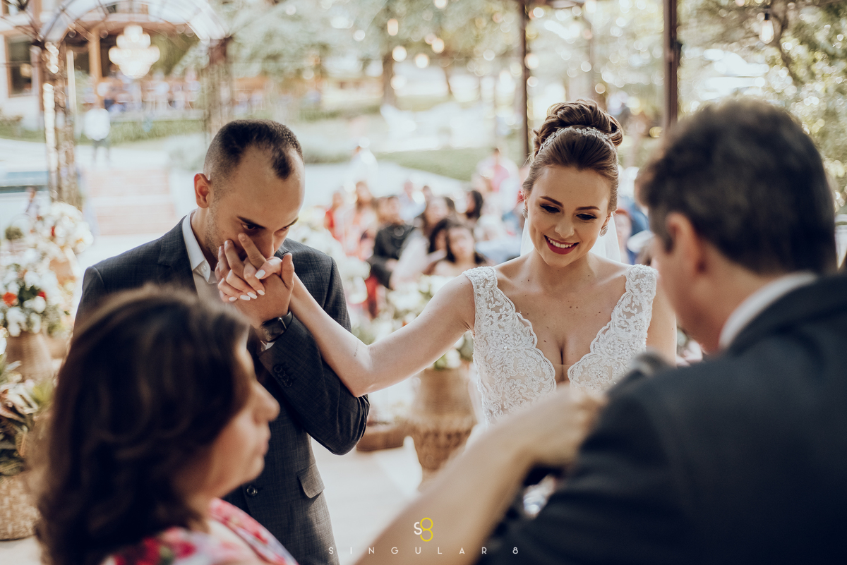 Fotografia de casal em casamento de dia no Recanto Callegari Mairiporã