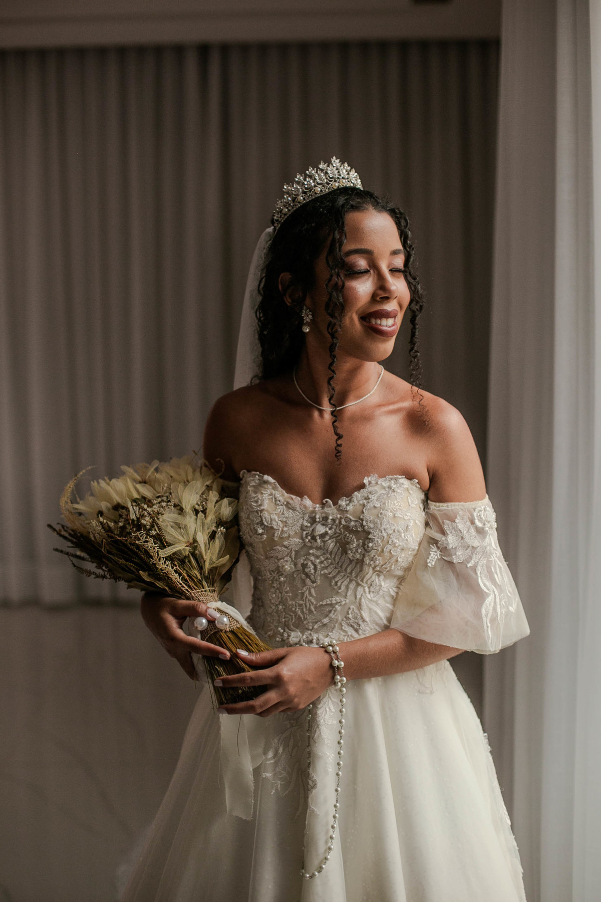 Casamento Araçuaí durante o dia diurno making of rustico paula pereira vall noivas