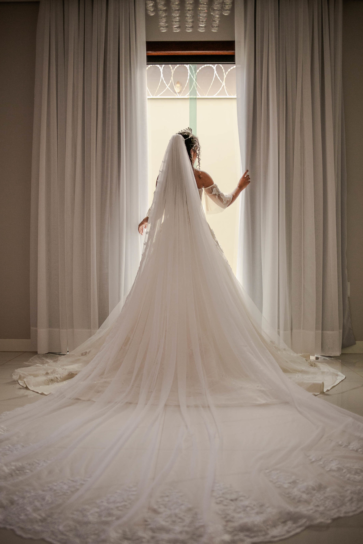 Casamento Araçuaí durante o dia diurno vestido de noiva paula pereira vall noivas