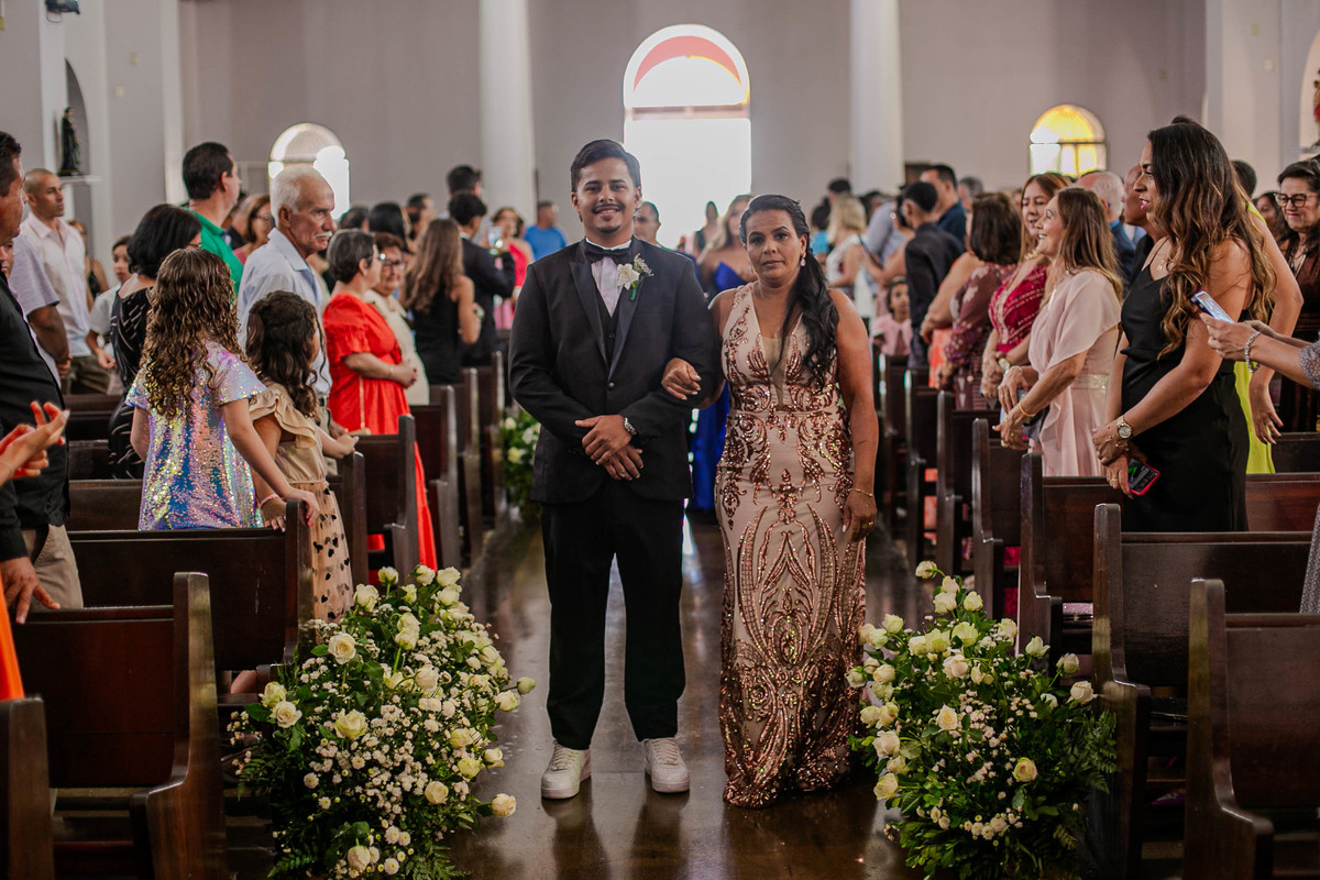 Casamento araçuaí durante o dia igreja matriz padre ederson geraldo festas