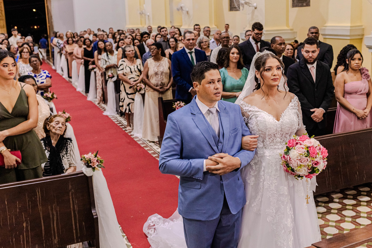 Cerimônia Casamento Igreja Santuário araçuaí noiva clássica