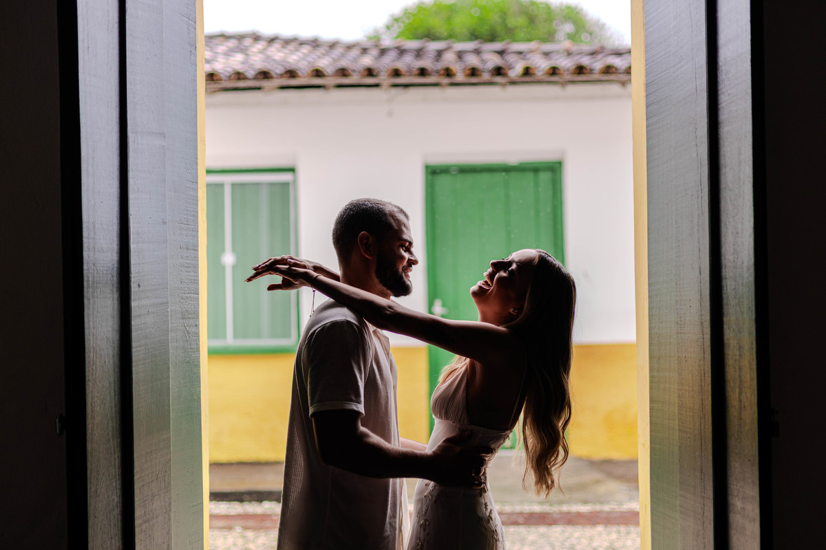Ensaio de casal Pré Wedding na praia trancoso bahia arraial d'ajuda araçuaí fotografia de casamento