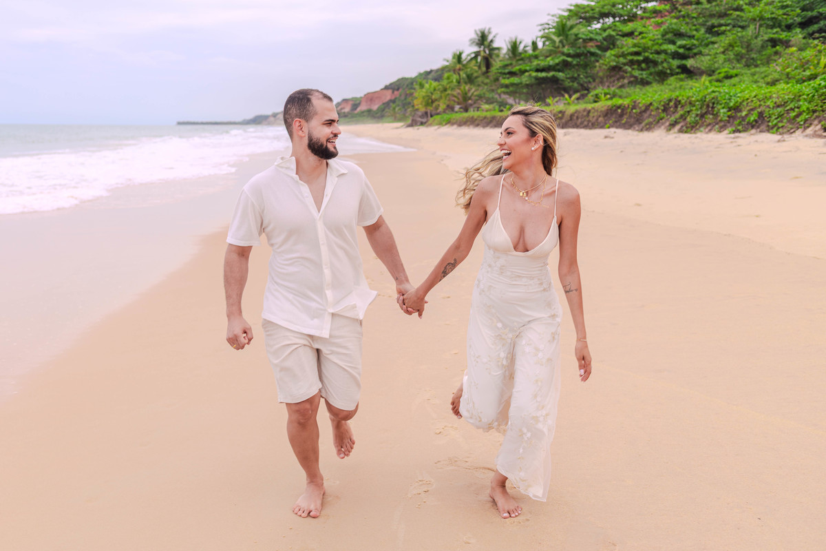 Ensaio de casal Pré Wedding na praia trancoso bahia arraial d'ajuda araçuaí fotografia de casamento