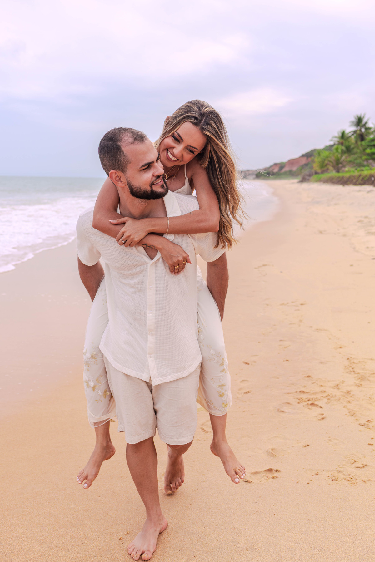 Ensaio de casal Pré Wedding na praia trancoso bahia arraial d'ajuda araçuaí fotografia de casamento