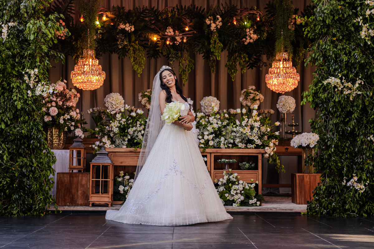 Casamento sandy e joão virgem da lapa ornamentação vandaartes