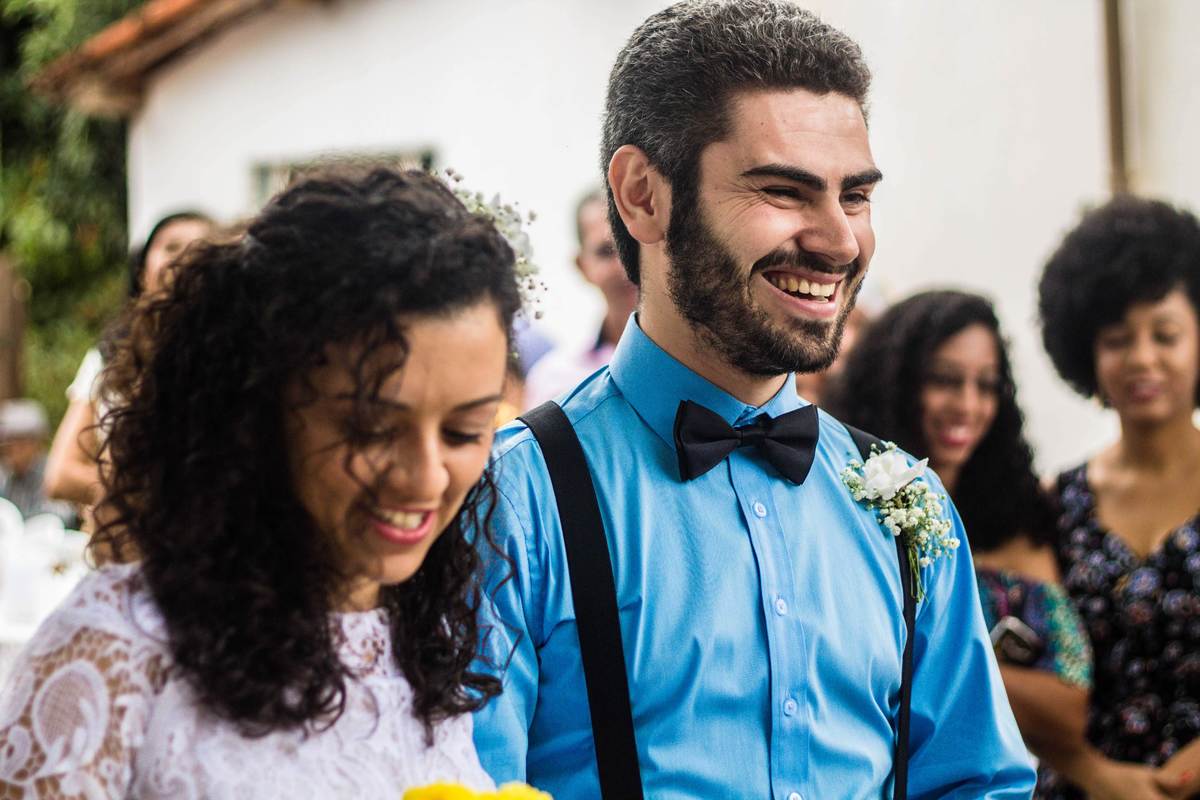 fotografia da entrada dos noivos em casamento realizado na cidade de Jampruca, Minas Gerais