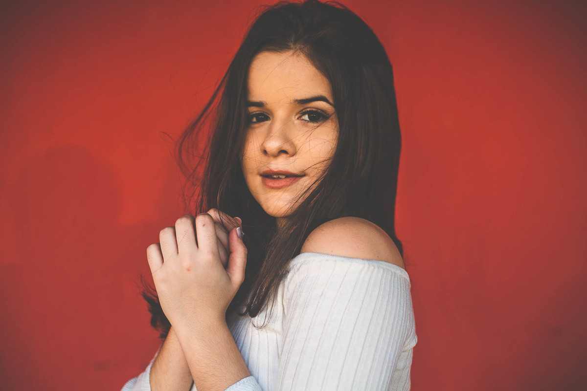 ensaio debutante parede vermelha