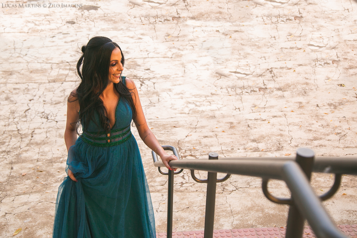 ensaio modelo subindo escada