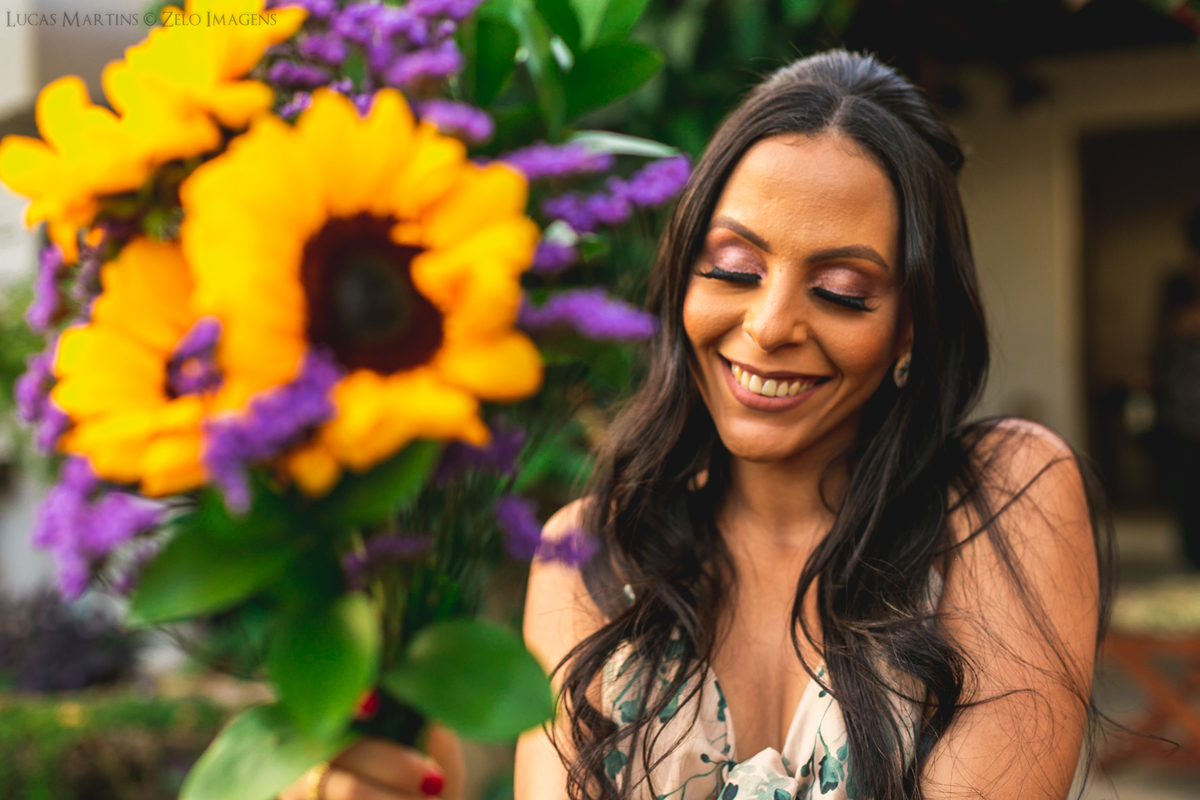 ensaio modelo com buque de girassol