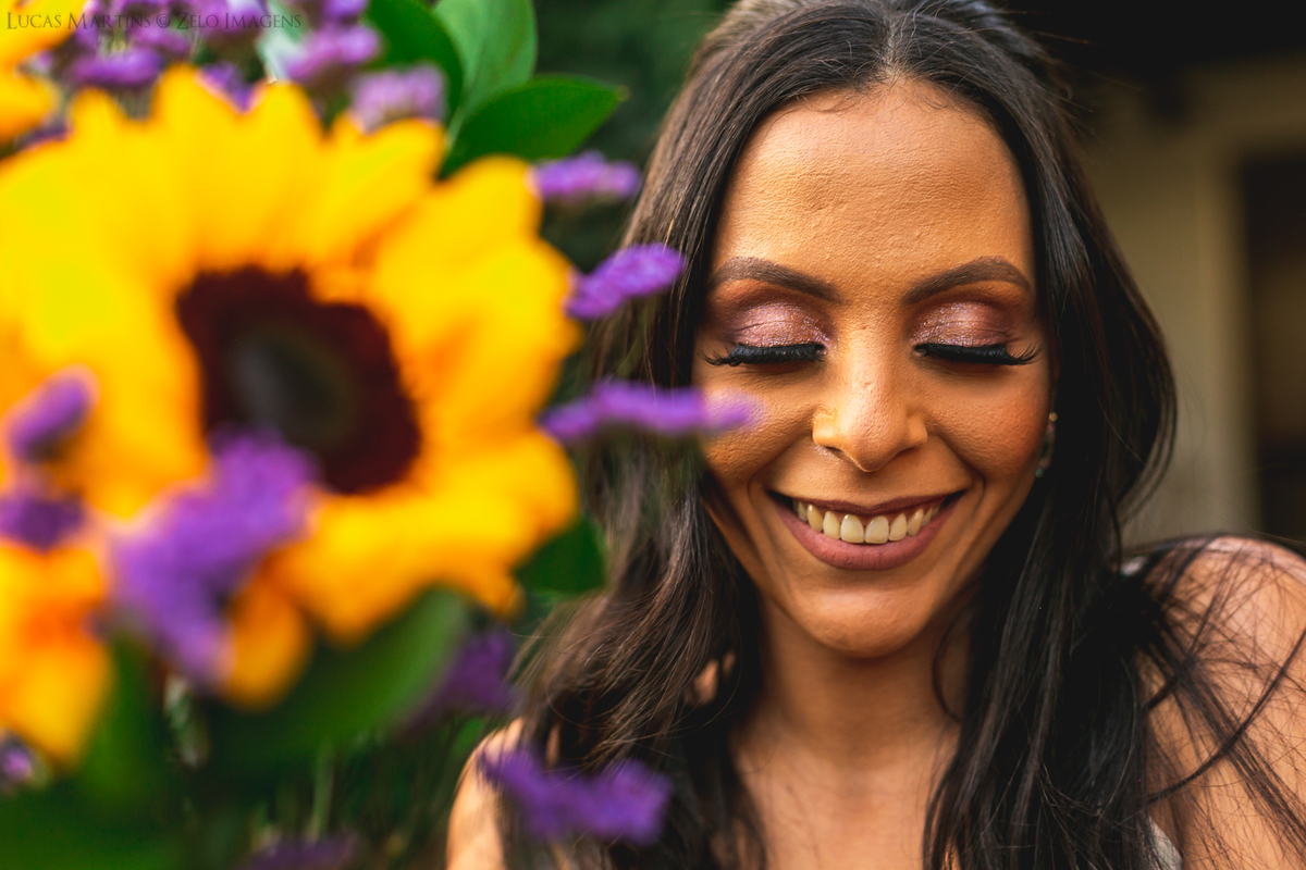 ensaio modelo com buque de girassol