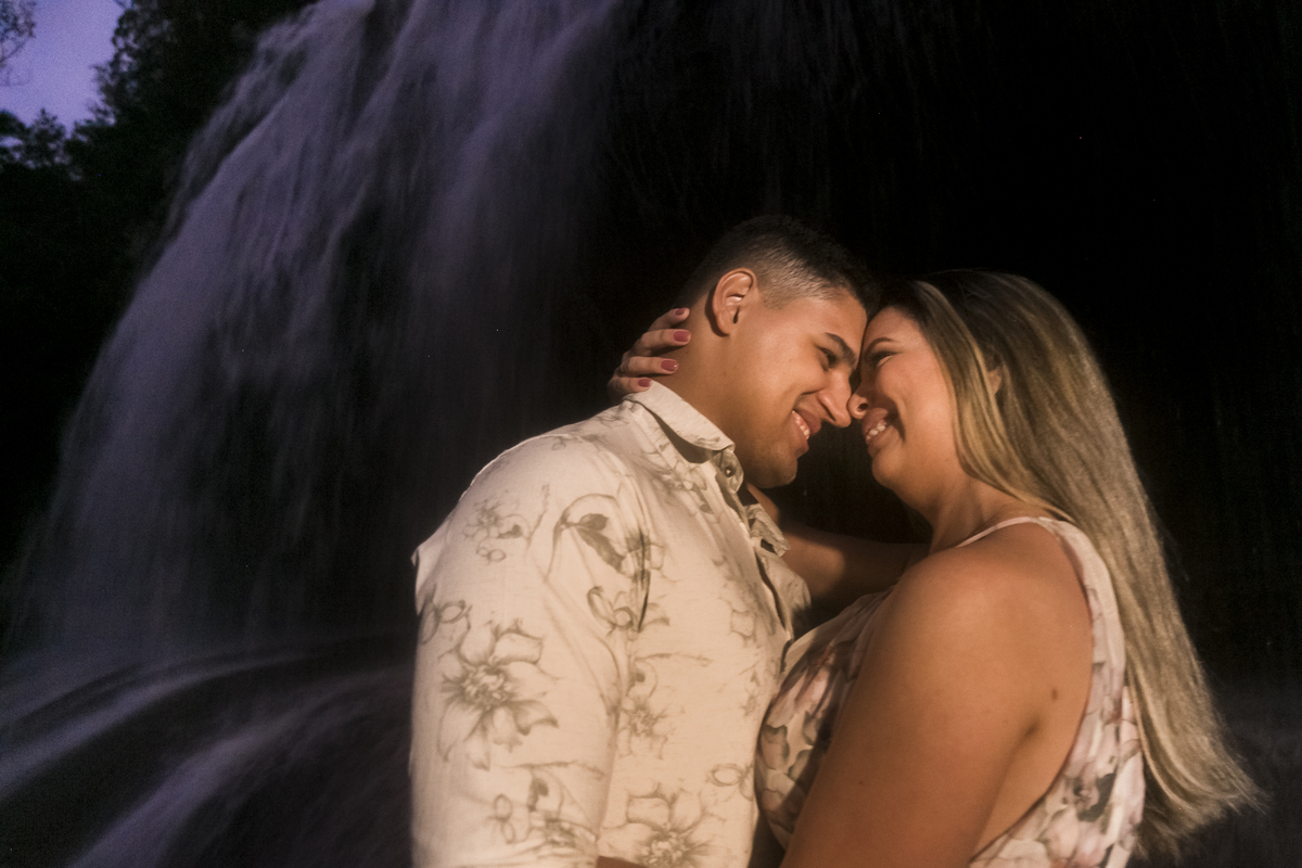 ensaio casal na cachoeira