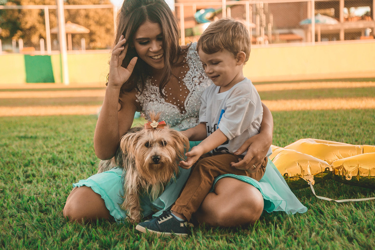 ensaio debutante com primo e cachorrinha