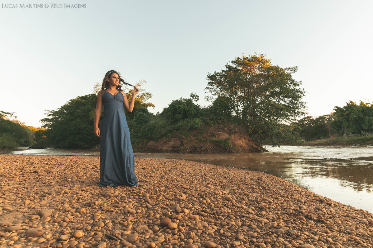 ensaio debutante nas margens do rio