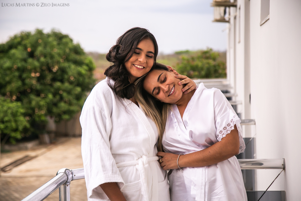 making of da noiva abraçando a noiva madrinha