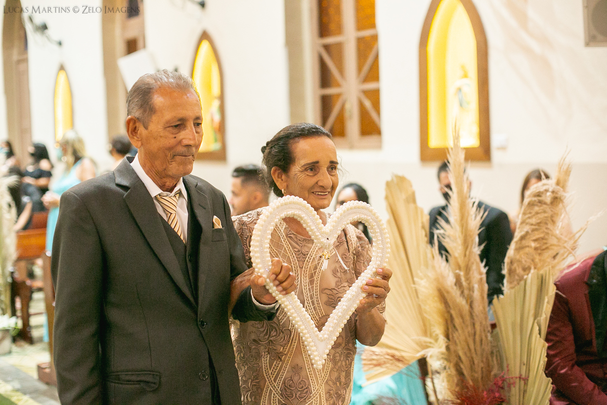 casamento Itinga igreja matriz entrada alianca com os avós