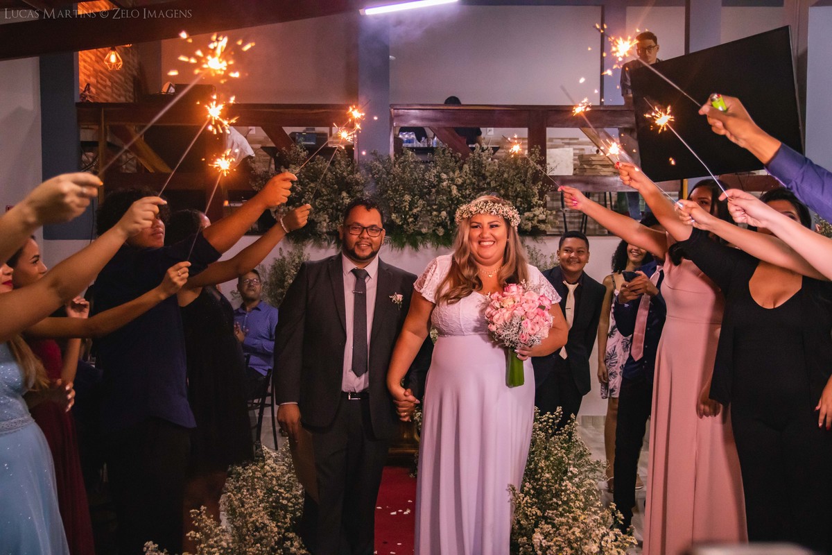 Casamento em Araçuaí em casa noivo e noiva com Sparks