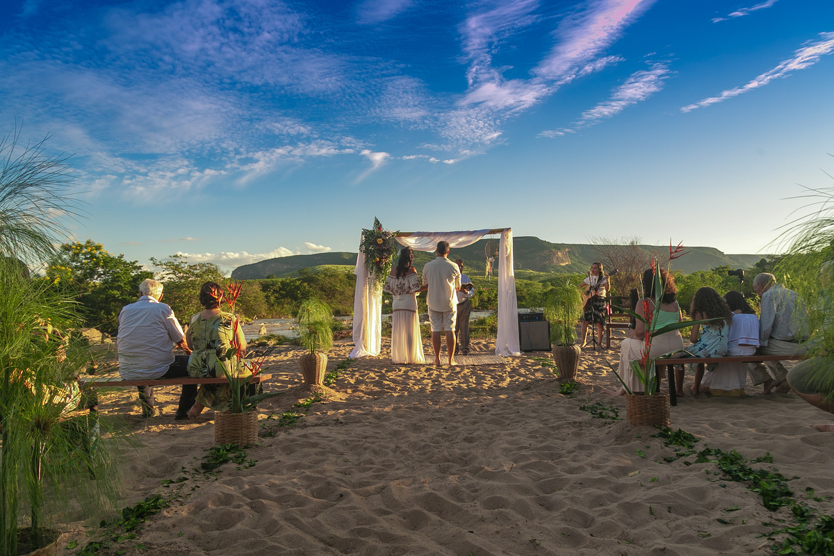 CASAMENTO AS MARGENS DO RIO JEQUITINHONHA