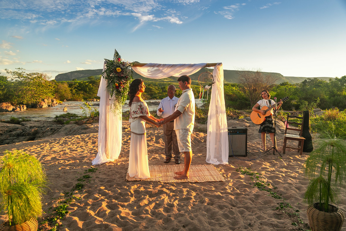 CASAMENTO AS MARGENS DO RIO JEQUITINHONHA