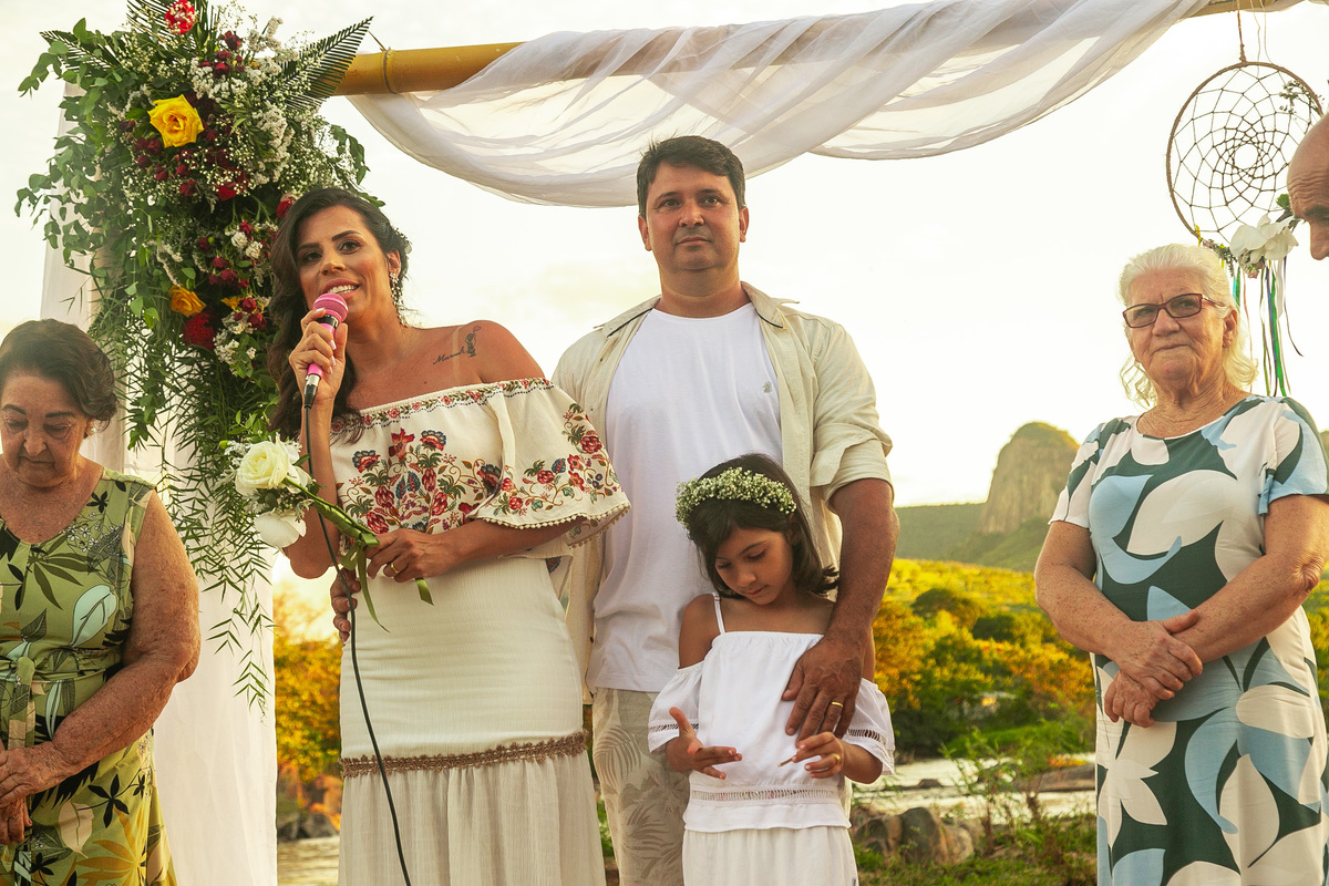 CASAMENTO AS MARGENS DO RIO JEQUITINHONHA