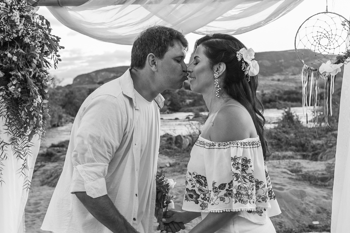 CASAMENTO AS MARGENS DO RIO JEQUITINHONHA