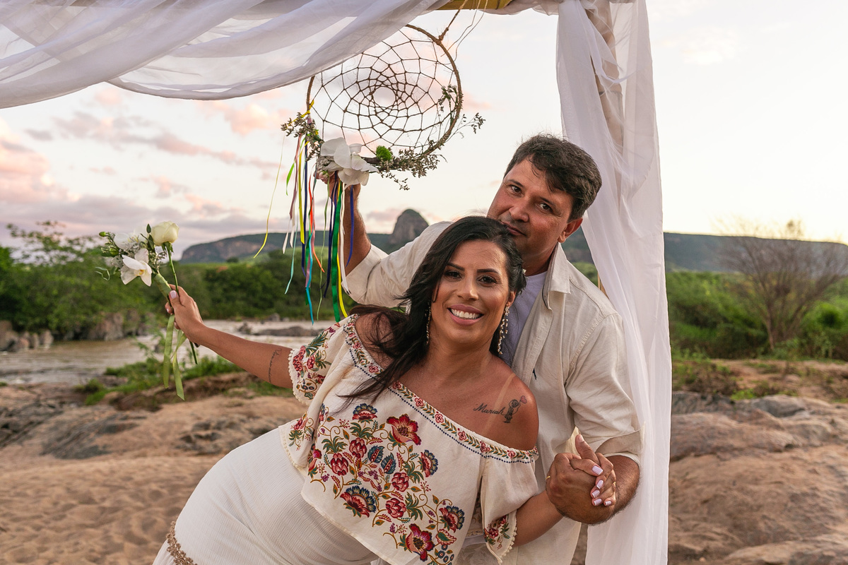 ENSAIO AS MARGENS DO RIO JEQUITINHONHA