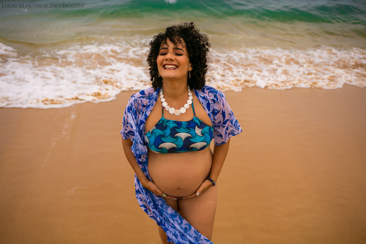 ensaio gestante em porto seguro na praia taperapuan modelito azul mar