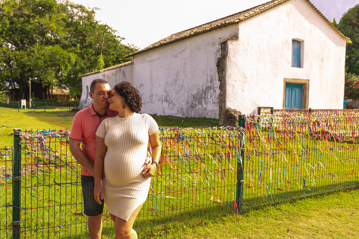 ensaio gestante em porto seguro casal no centro histórico