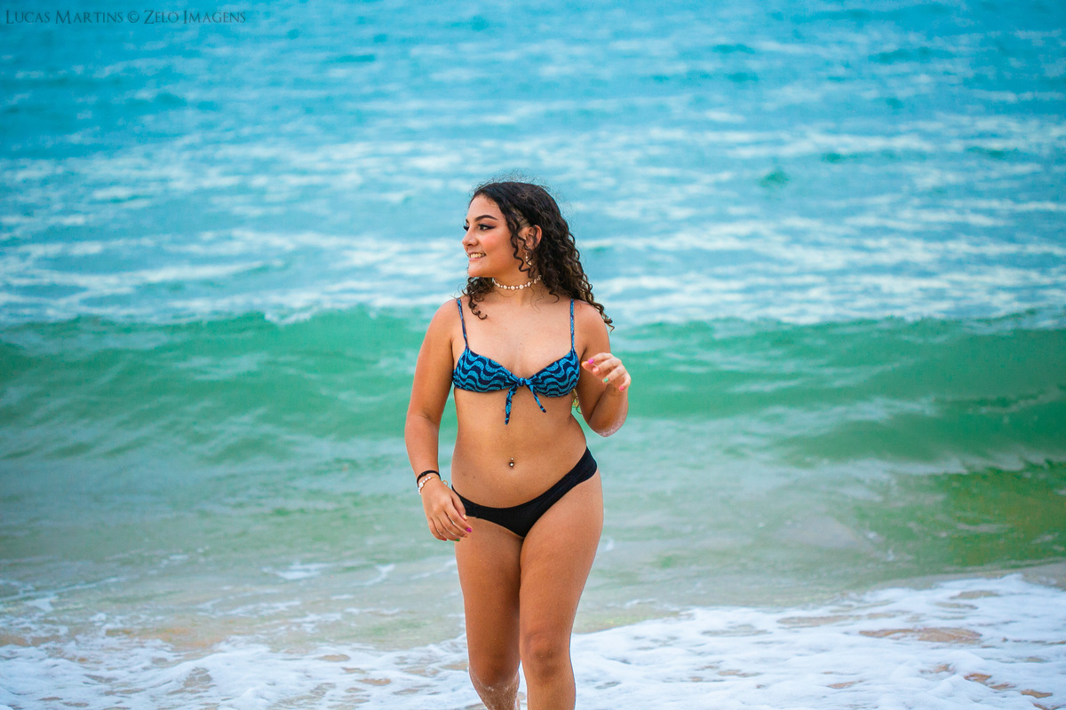 Ensaio debutante em porto seguro praia taperapuan saindo do mar