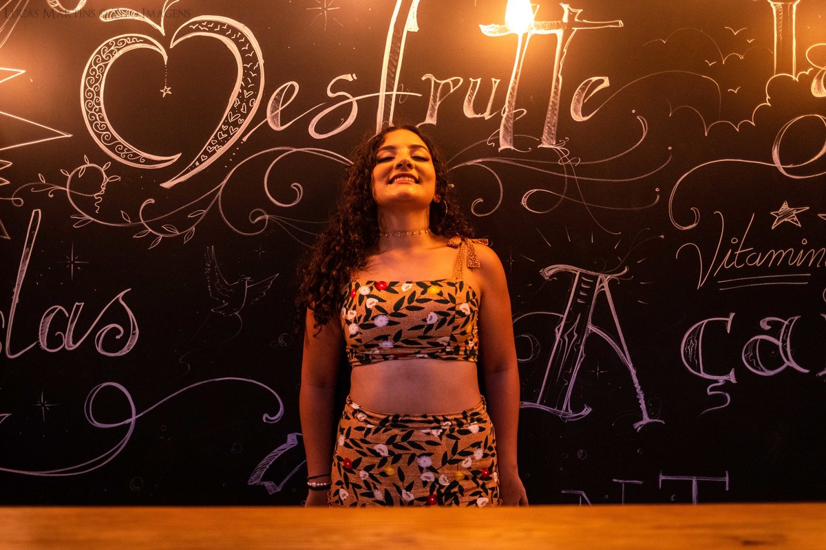 Ensaio debutante em porto seguro centro luzes quadro de giz desfrute