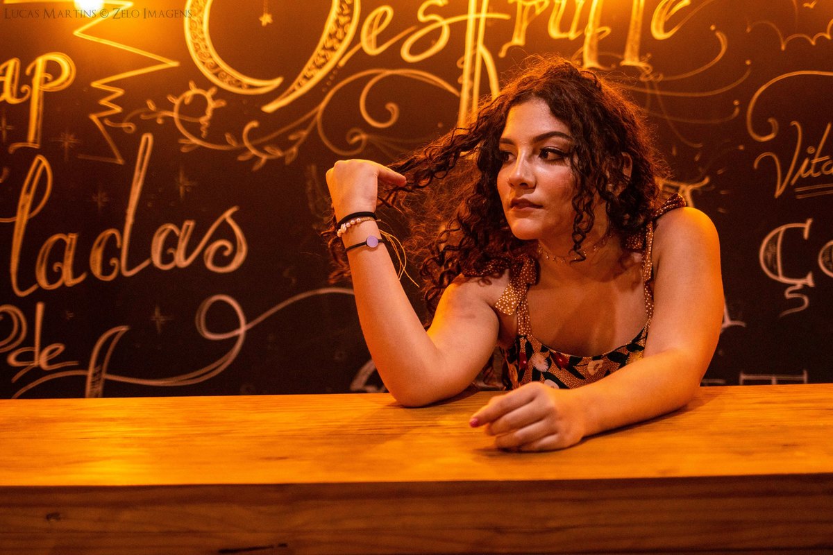 Ensaio debutante em porto seguro centro luzes quadro de giz desfrute