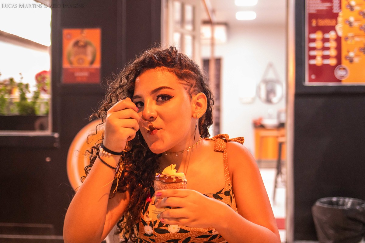 Ensaio debutante em porto seguro centro comendo um royal trudel