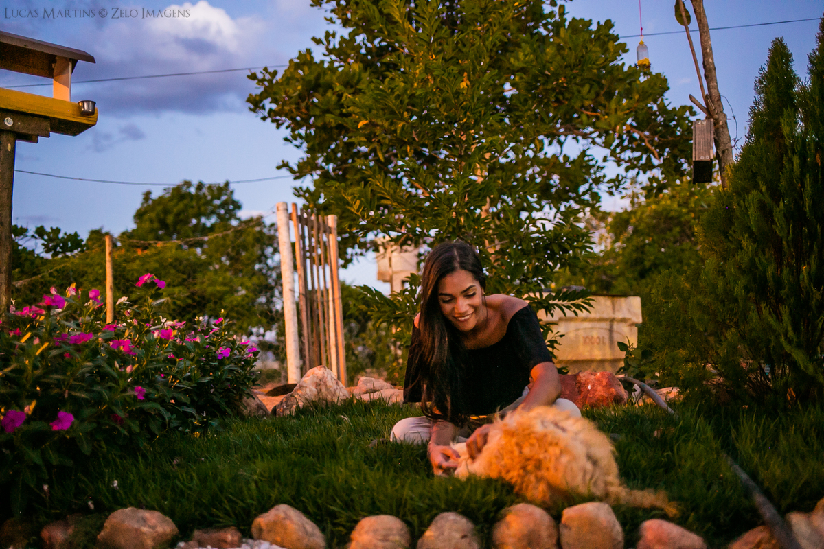 ensaio debutante virgem da lapa sítio sentada na grama