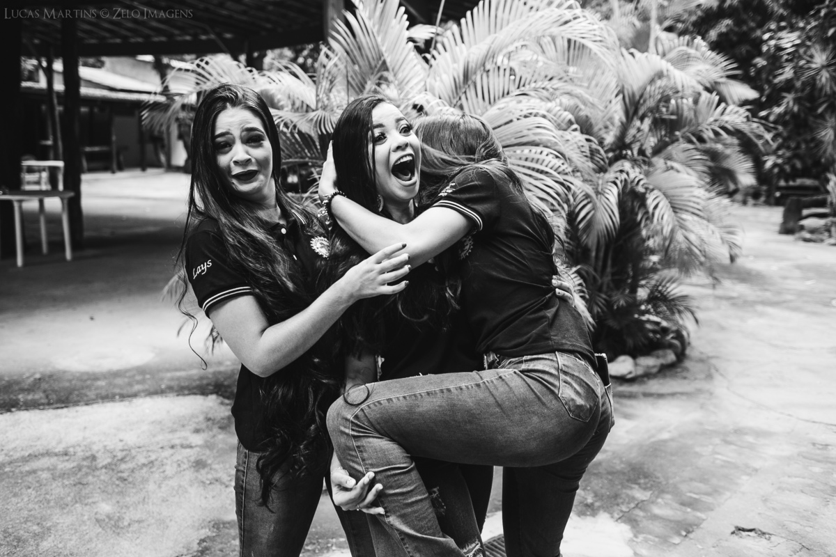 ensaio de formatura araçuaí uait derrubando a outra colega